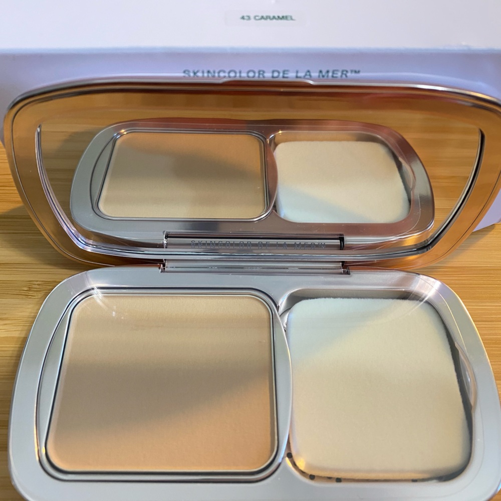 La Mer, The Soft Moisture Powder Foundation SPF 30 Caramel (43). New.